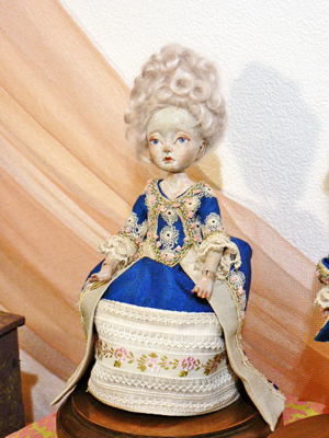 人形の専門店ドルスバラードの催事「セピア色の絵空事」